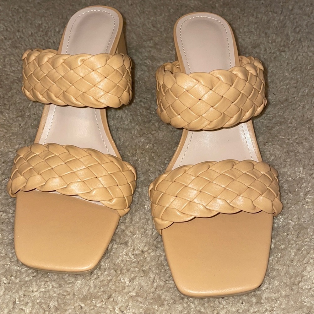 S10 - 👠 Braided design chunky heels - Tan Size 7.5